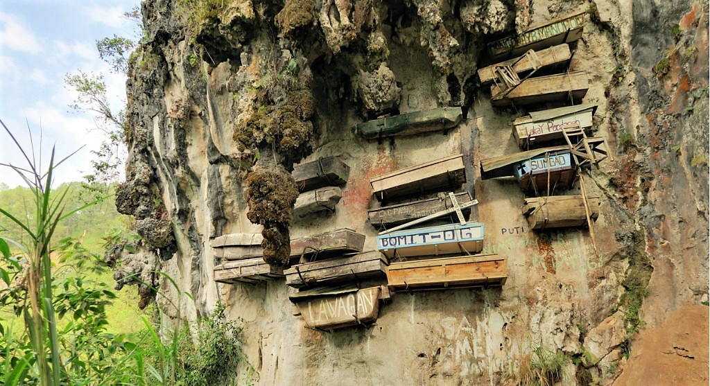 Experience remarkable Philippine sights like these hanging coffins in Sagada when you take a tailor-made holiday with Alfred&.