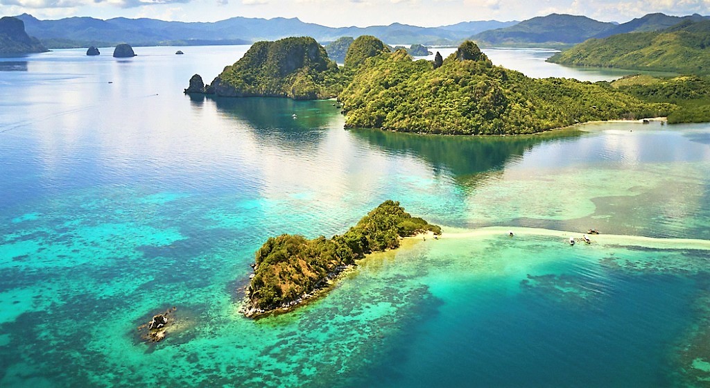 Experience remarkable Philippine sights this view of El Nido’s islands when you take a tailor-made holiday with Alfred&.
