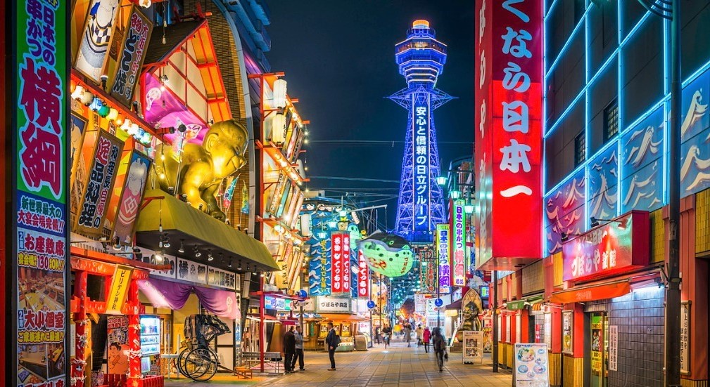 Experience extraordinary Japanese cityscapes like this neon-lit street in Osaka when you take a tailor-made holiday with Alfred&.