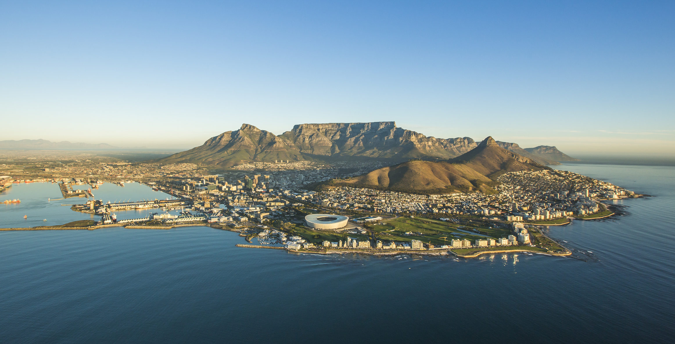 Discover remarkable South African sights like this aerial view of Cape Town when you take a tailor-made holiday with Alfred&.