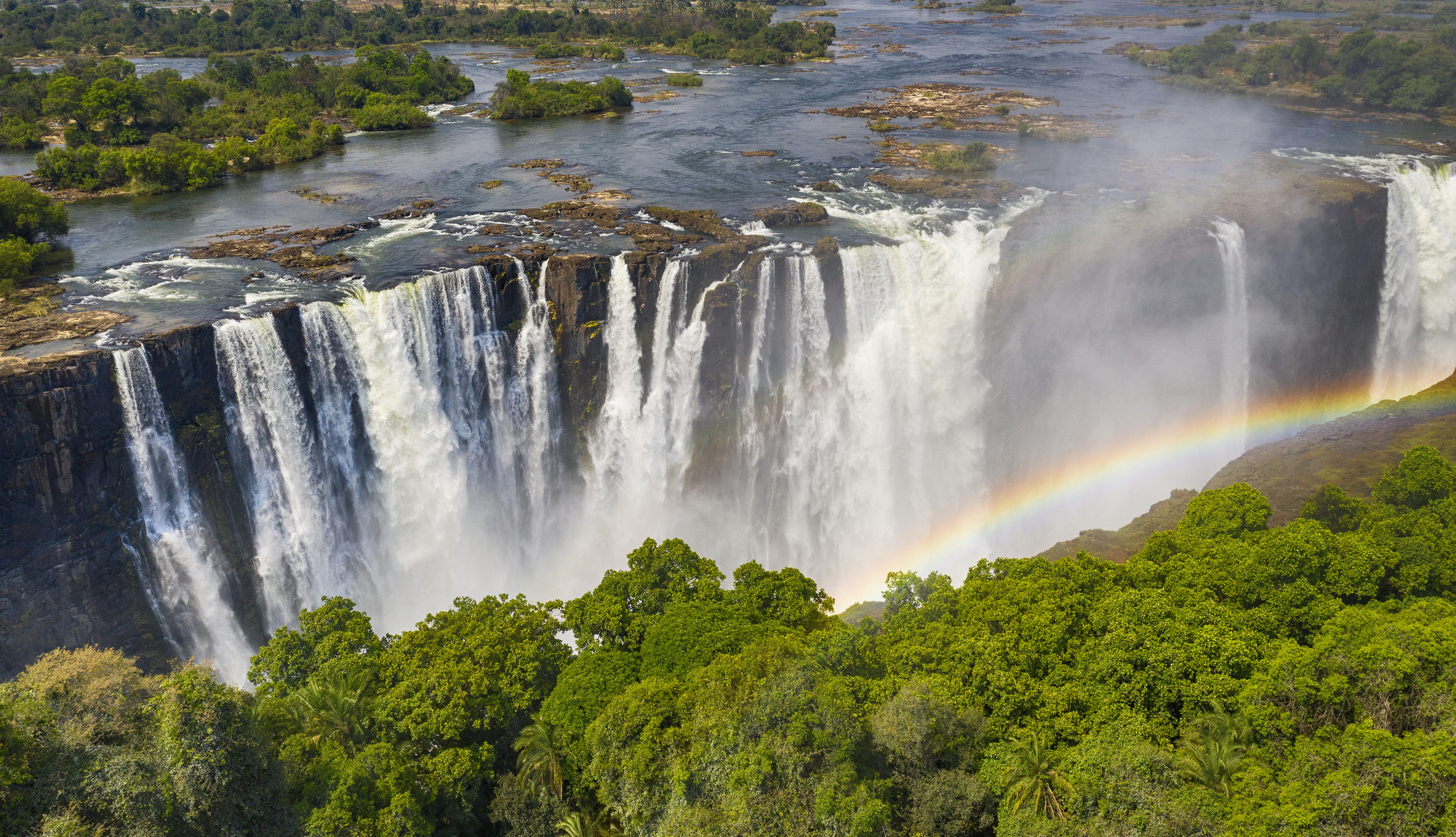 Experience remarkable Zimbabwe sights like this aerial view of Victoria Falls when you take a tailor-made holiday with Alfred&.