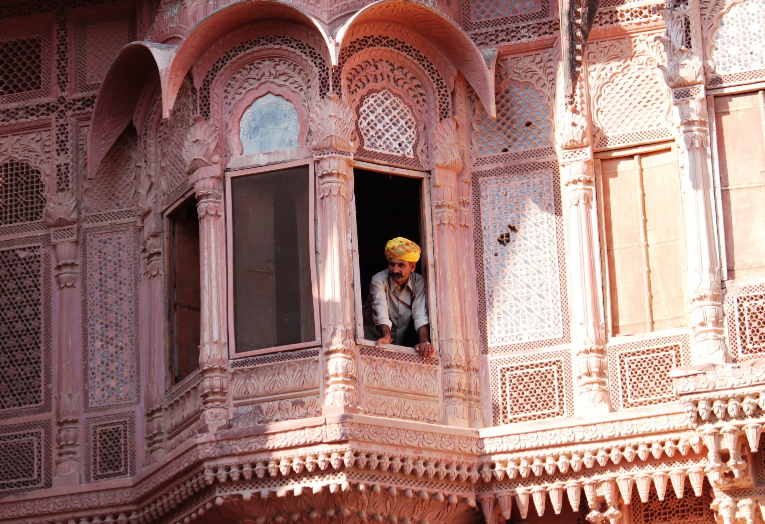 Experience extraordinary Indian architecture like this rose-hued haveli in Jaipur when you take a tailor-made holiday with Alfred&.