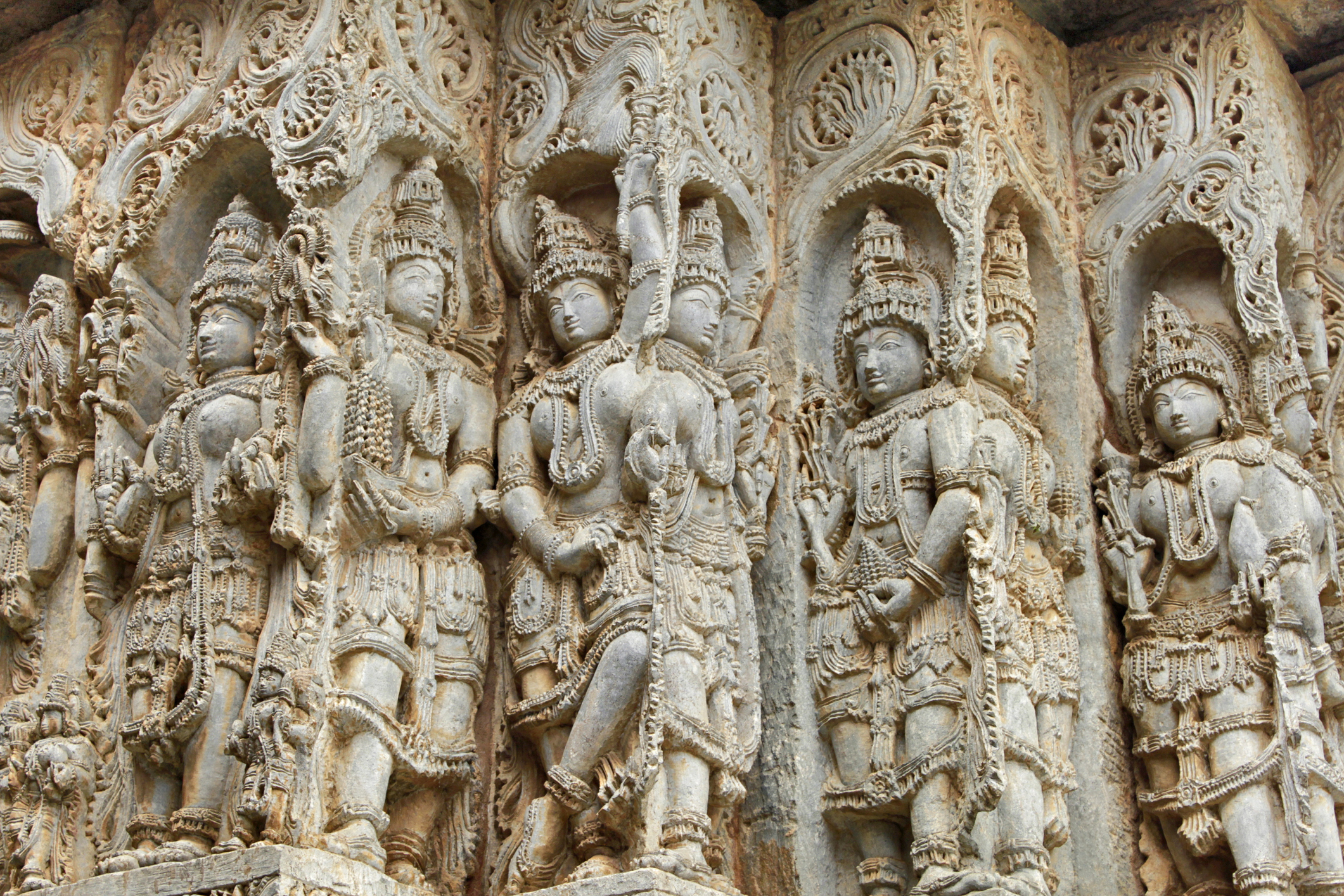Experience extraordinary Indian sights like these carved walls at Hoysaleswara temple in Hassan when you take a tailor-made holiday with Alfred&.