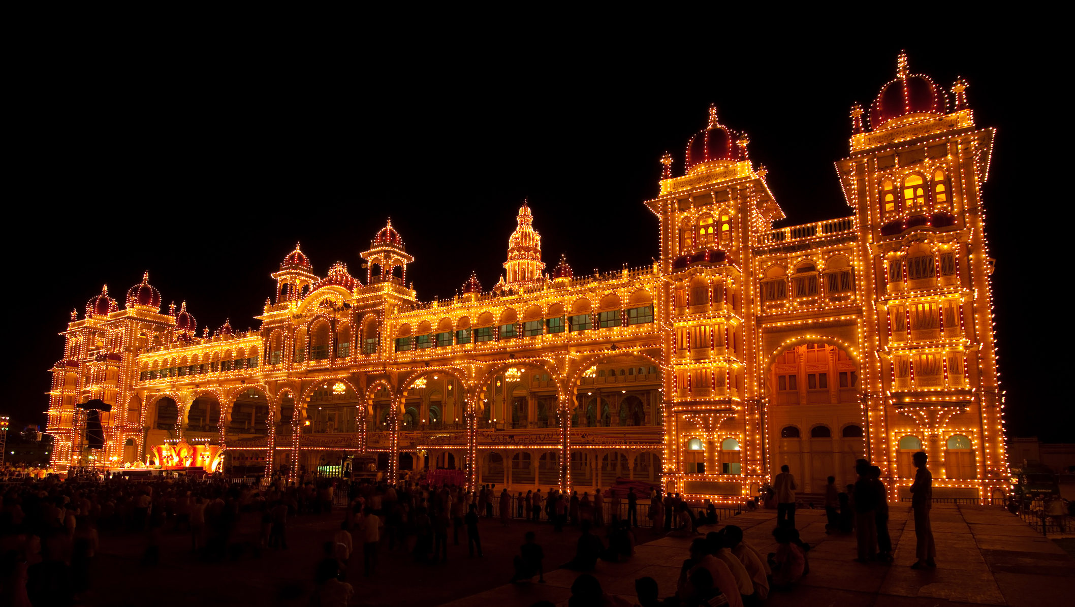 Experience extraordinary Indian sights like this view of the Mysore Palace lit up at night when you take a tailor-made holiday with Alfred&.