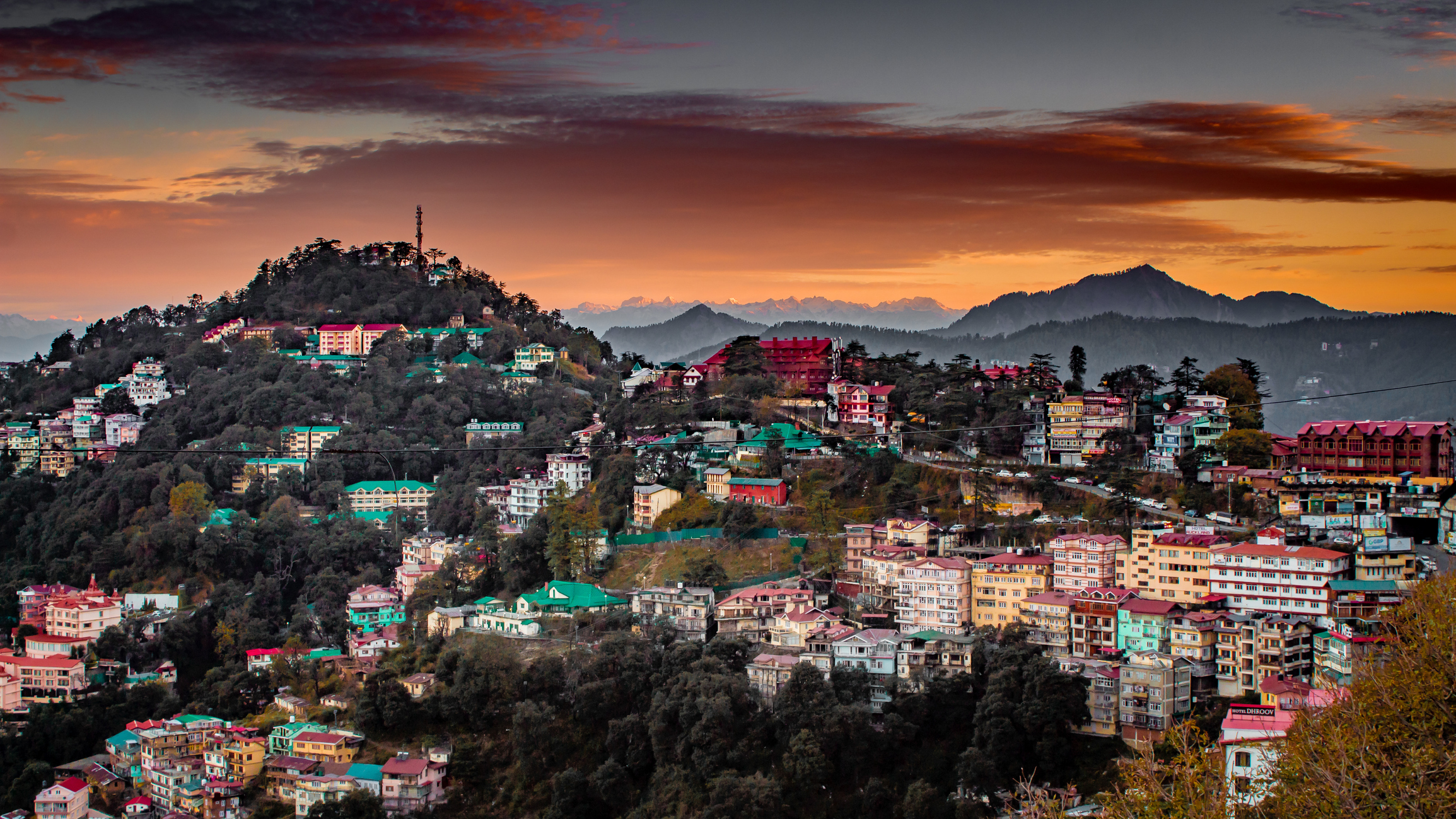 Experience extraordinary Indian sights like this sunset over Shimla when you take a tailor-made holiday with Alfred&.