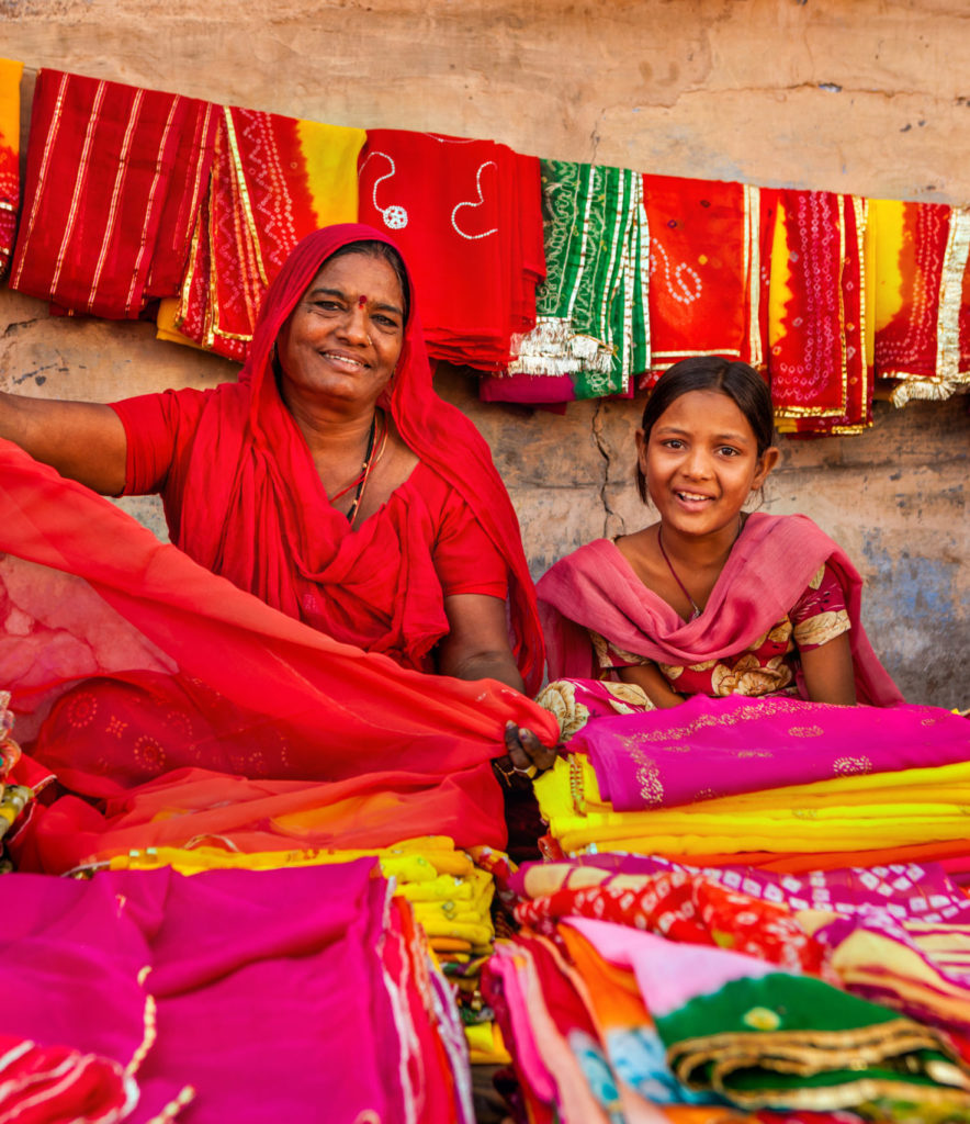 Meet Indian locals like these friendly sahri sellers when you take a tailor-made holiday with Alfred&.