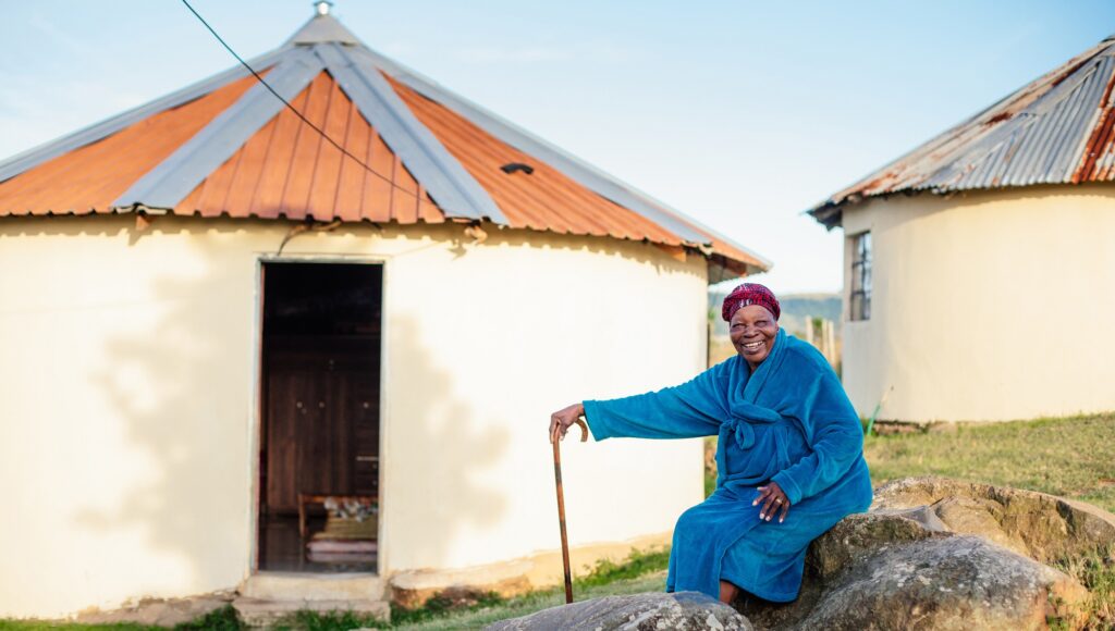 Meet friendly locals like this smiling South African woman when you take a tailor-made trip with Alfred&