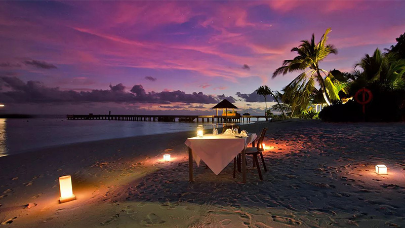 Candlelit dinner on the beach