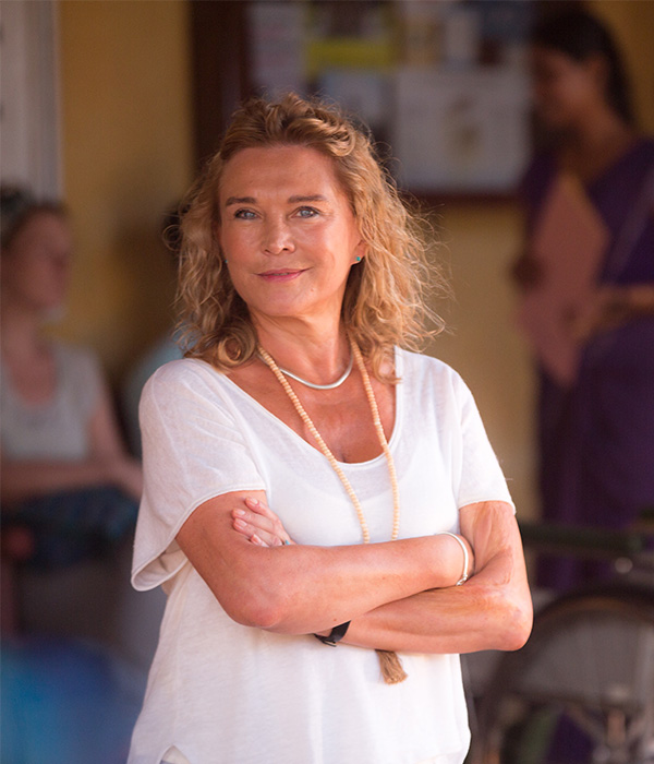 Amanda Redman on set