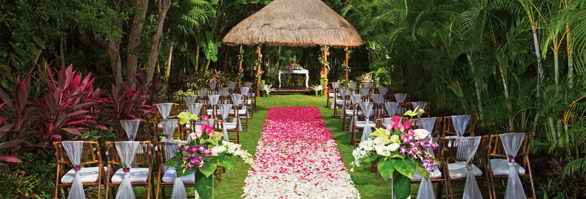 12 extraordinary free weddings abroad
