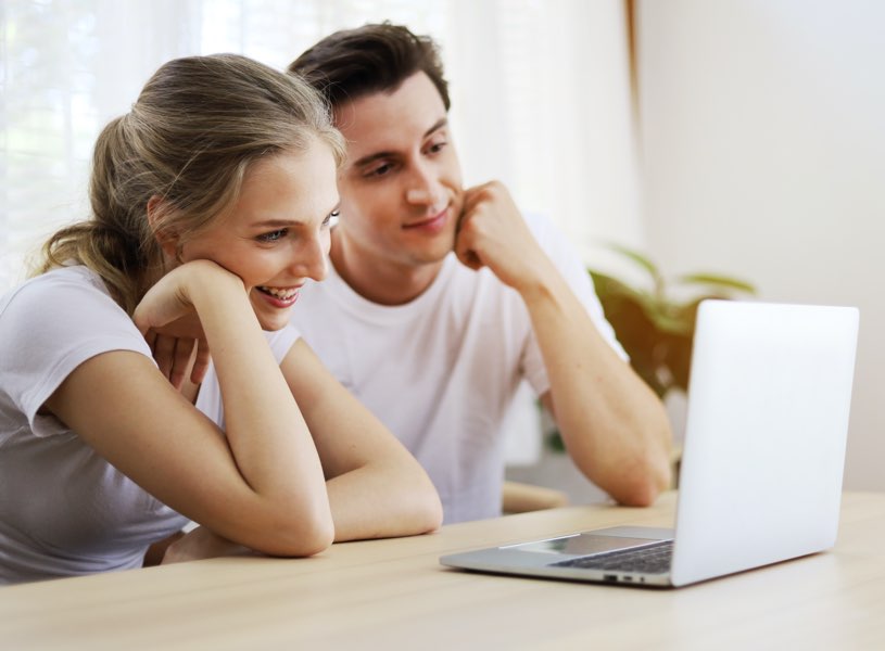 Couple on a Kuoni video appointment